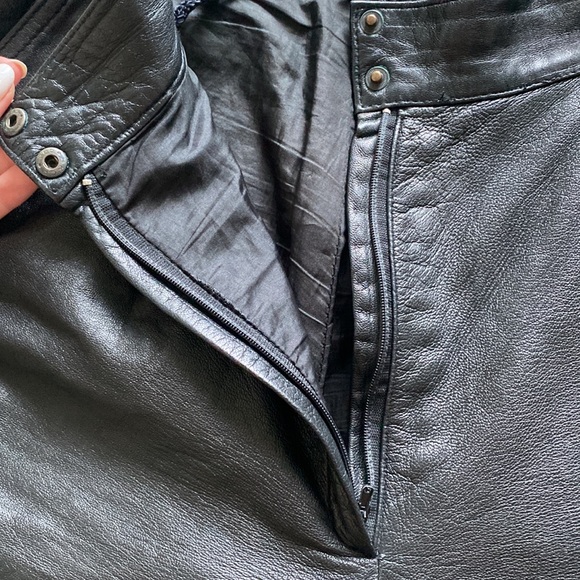 NASTY GAL Leather Shorts - Picture 5 of 8